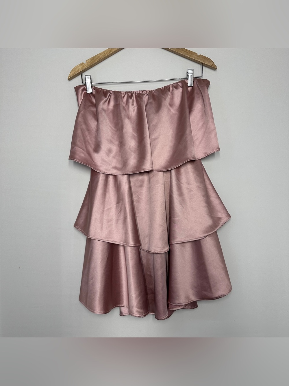 Selfie Leslie Behati Dusty Rose Tiered Strapless Dress silky Satin Large Pink